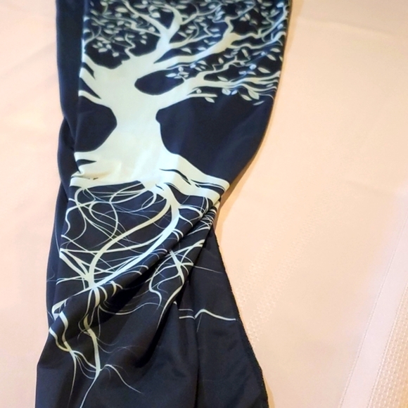 Black and white Lotus Legging yoga pants w branch tree design - Picture 6 of 11
